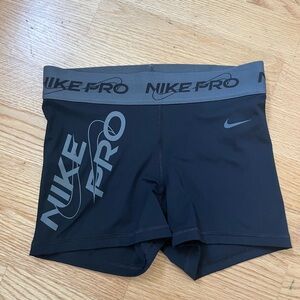 NWOT Nike Pros Size Small